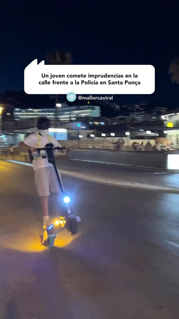 Acrobacias ilegales ante la policía de Santa Ponça con el patinete eléctrico