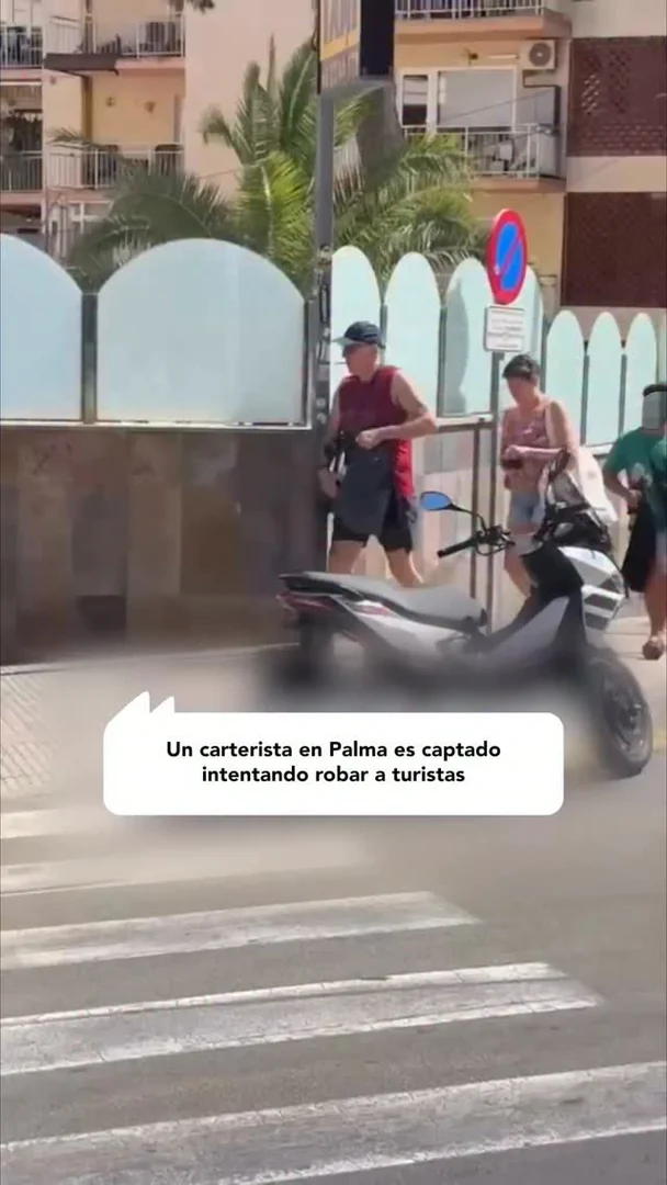 Un carterista en Palma es captado intentando robar a turistas