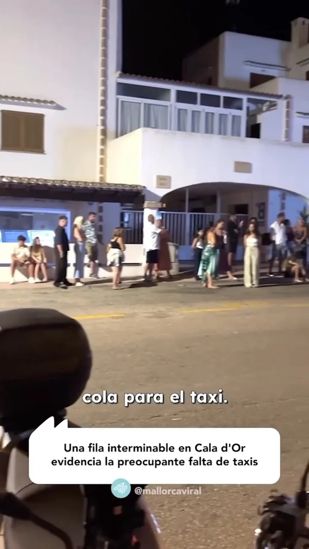 Colapso en el transporte público de Cala d'Or por la falta de taxis