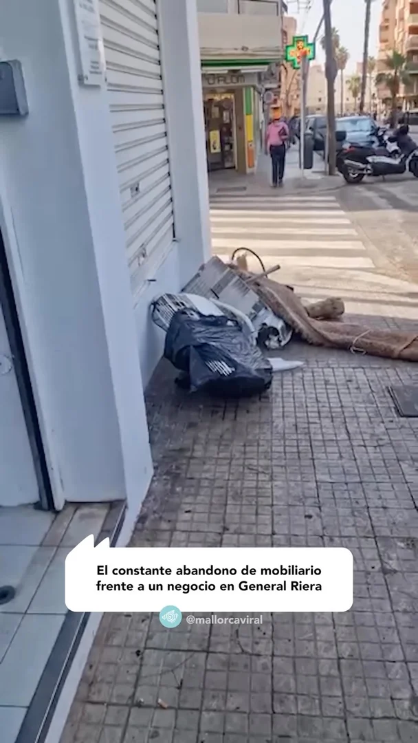 La acumulación de basura afecta a un comercio en General Riera