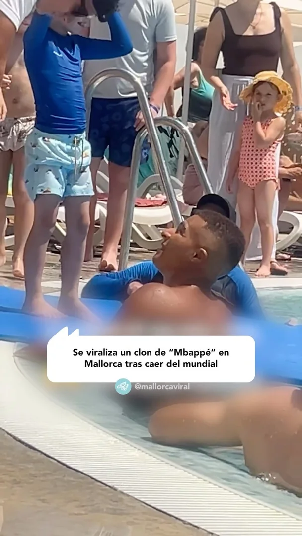 Un doble de Kylian Mbappé causa furor en las playas de Mallorca