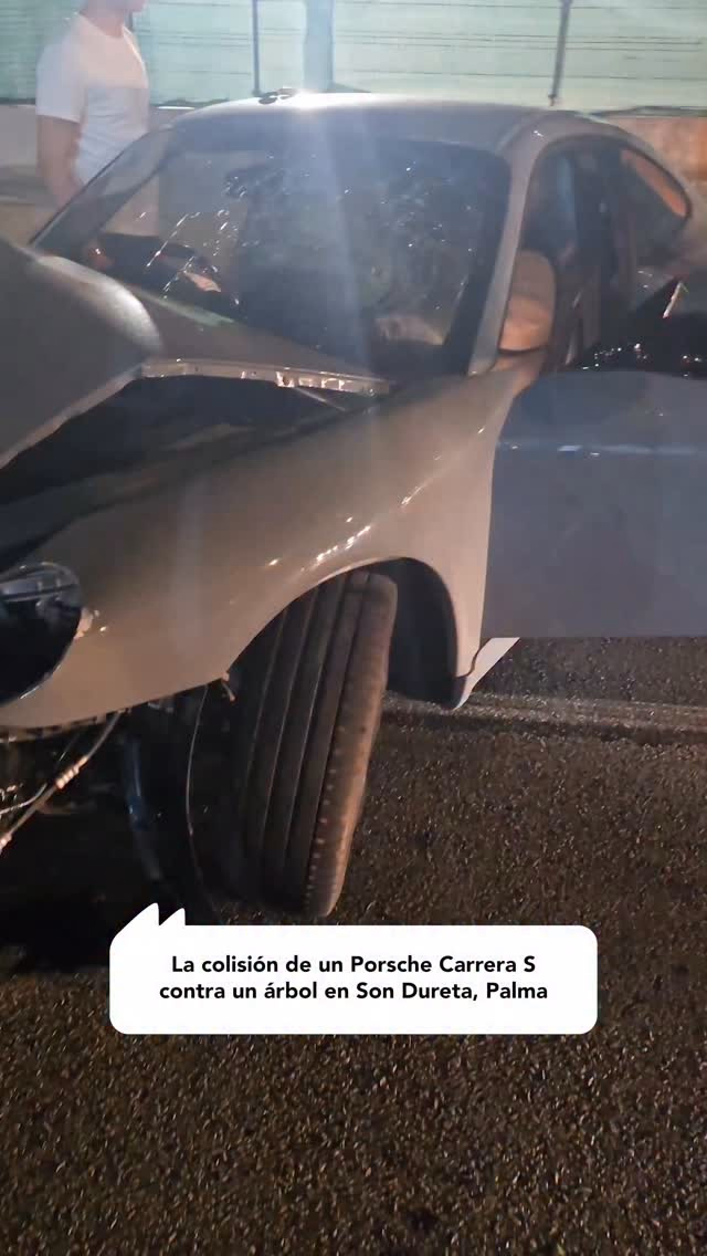 La colisión de un Porsche Carrera S contra un árbol en Son Dureta, Palma