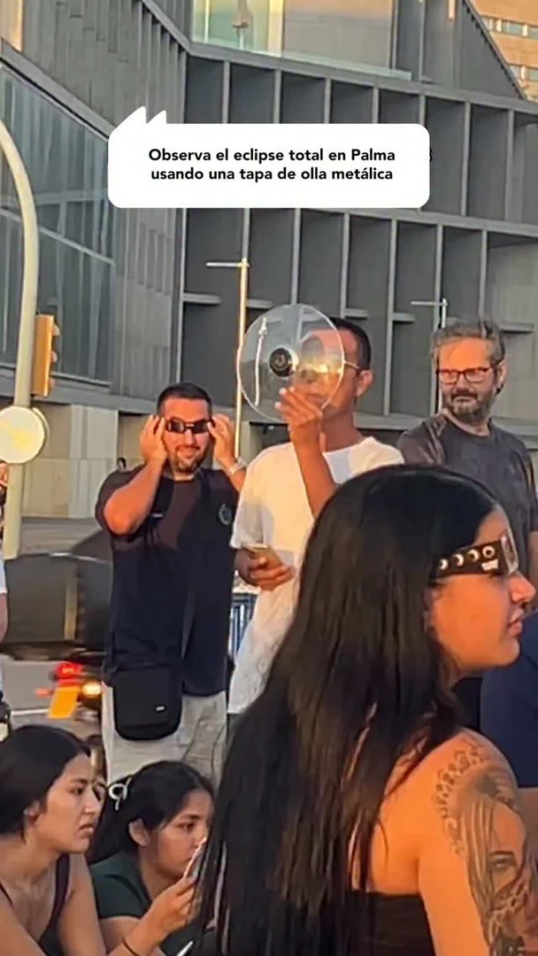 Observa el eclipse total en Palma usando una tapa de olla metálica