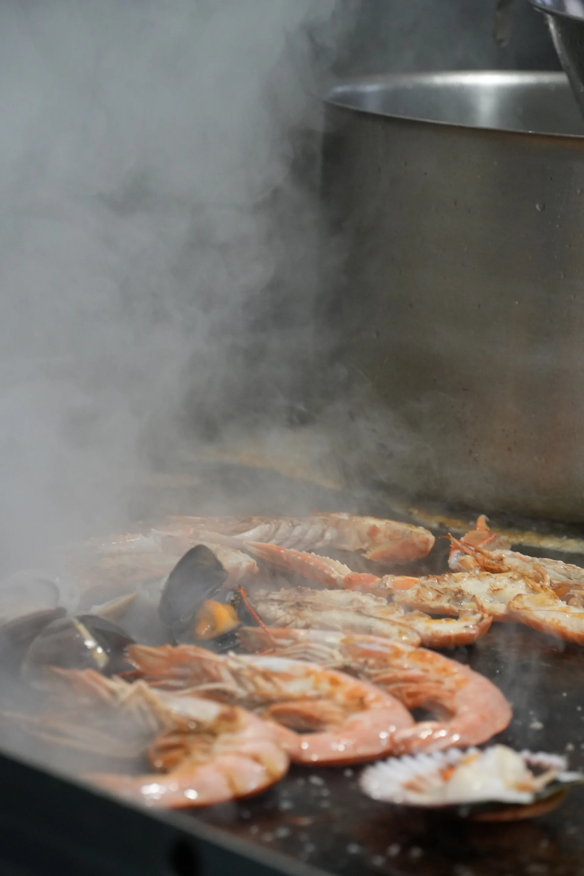 El restaurante de Platja de Muro que conquista Mallorca a base de cocina de fuego real