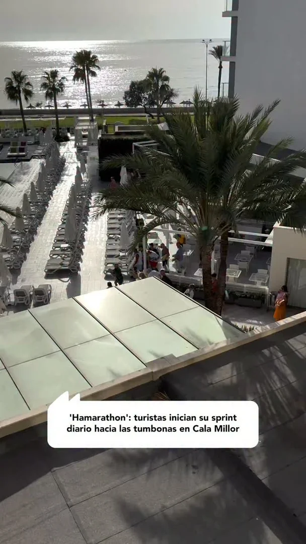 'Hamarathon': turistas inician su sprint diario hacia las tumbonas en Cala Millor