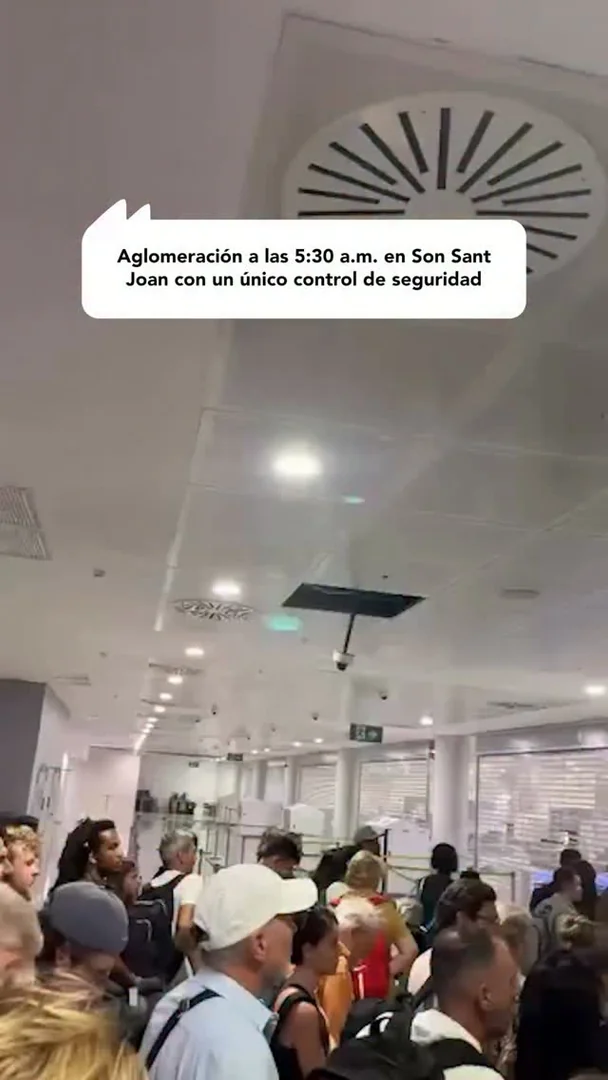 Aglomeración a las 5:30 a.m. en Son Sant Joan con un único control de seguridad