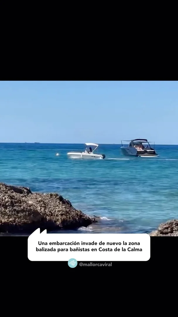 Una embarcación invade de nuevo la zona balizada para bañistas en Costa de la Calma